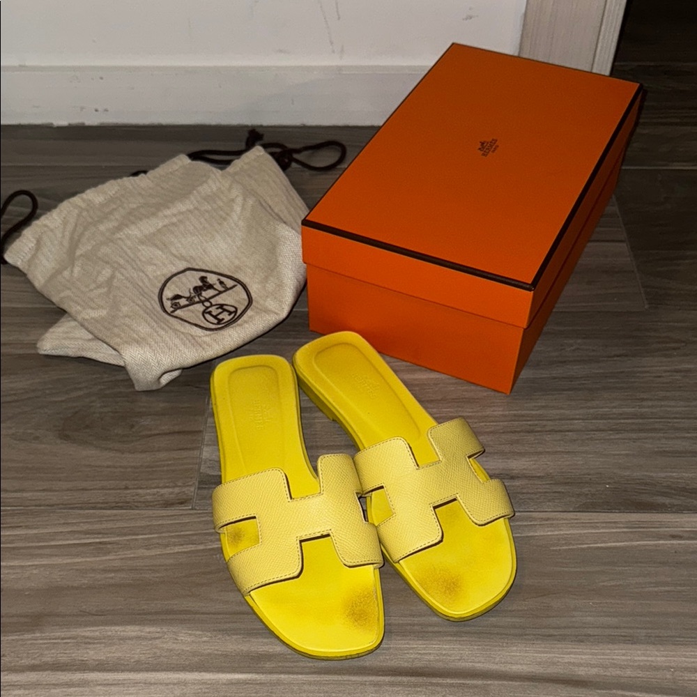 Hermès Oran Yellow Sandal size 39